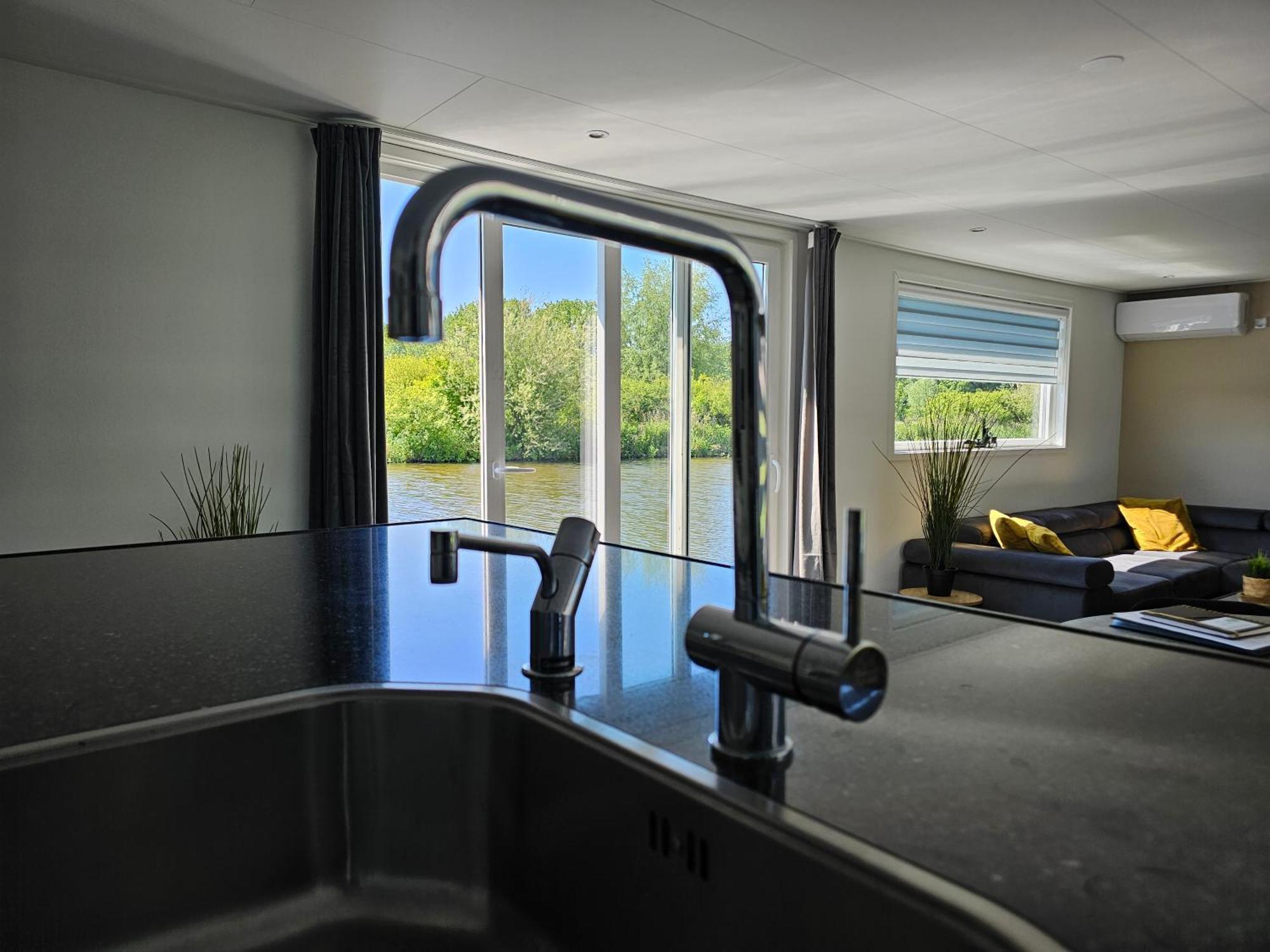 Luxe Woonboot In De Natuur Evt Met Console Bootje! Λεουβάρντεν Εξωτερικό φωτογραφία