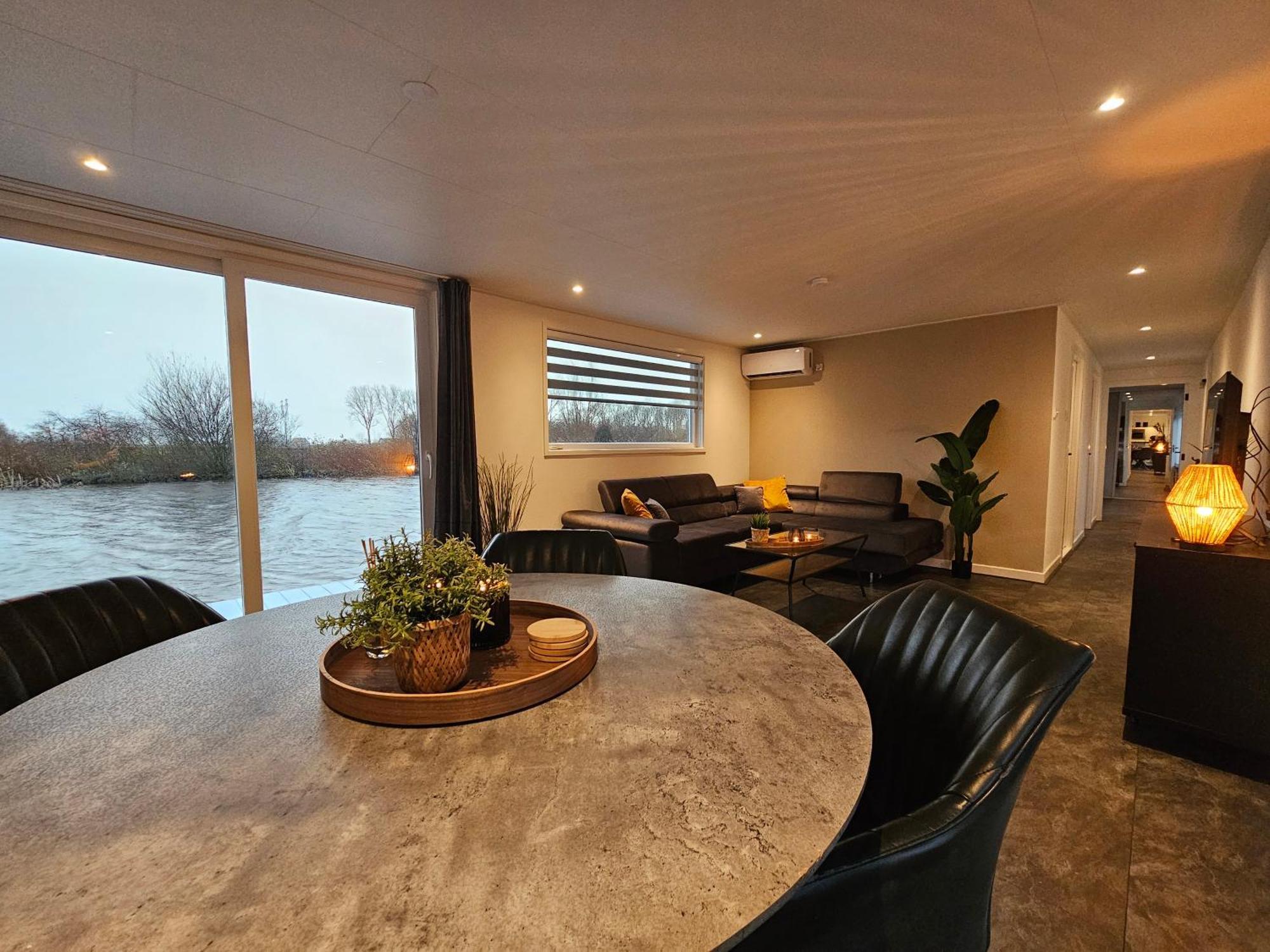 Luxe Woonboot In De Natuur Evt Met Console Bootje! Λεουβάρντεν Εξωτερικό φωτογραφία