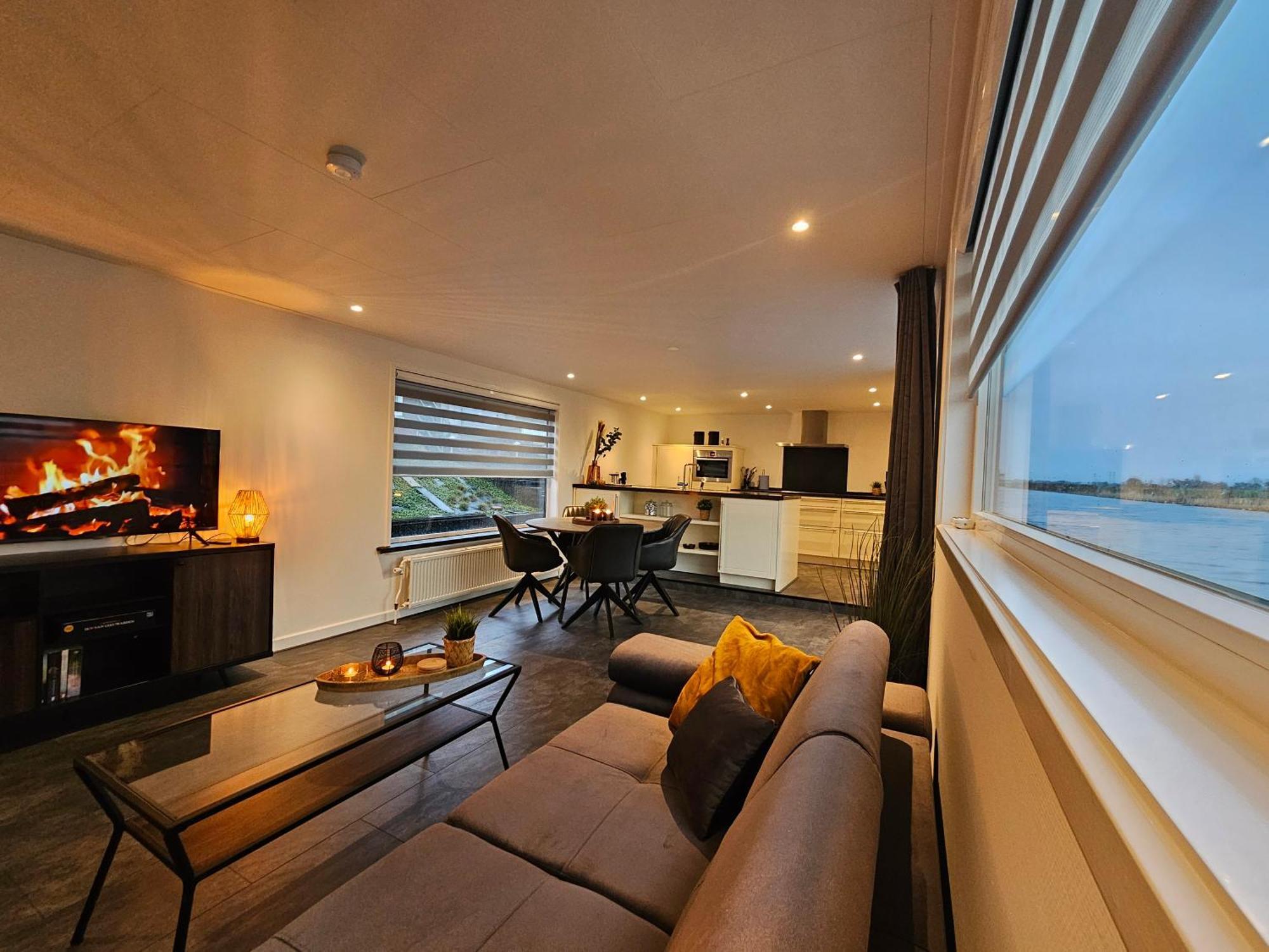 Luxe Woonboot In De Natuur Evt Met Console Bootje! Λεουβάρντεν Εξωτερικό φωτογραφία